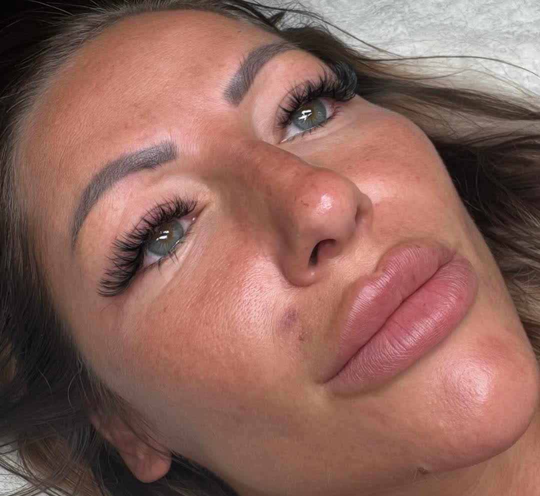 Pretty hybrid lash set
